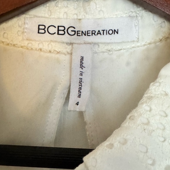BCBGeneration Beautiful White collared Button-up Eyelet Mini Dress w/cut out Bck - Picture 6 of 16
